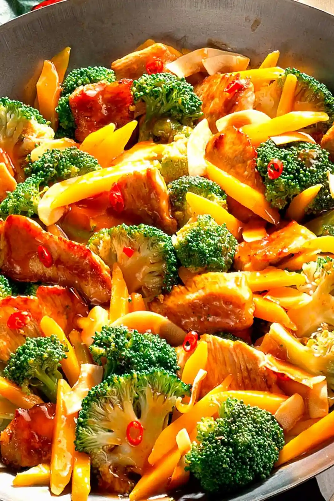 Asiatische Broccoli-Möhren-Pfanne mit Putenschnitzel 3 Recipe image
