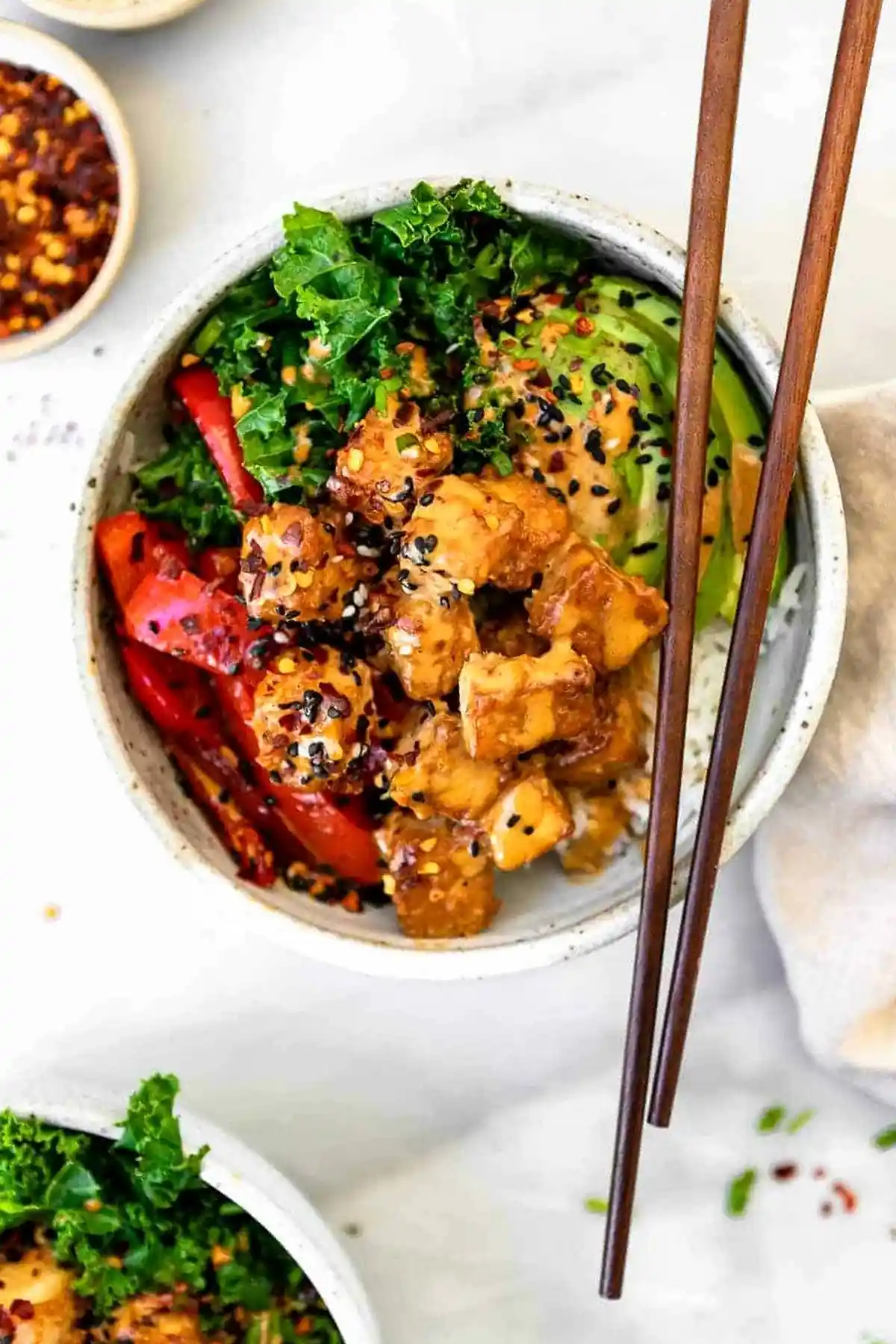 Knusprige gebackene Erdnuss-Tofu-Bowls 3 Recipe image
