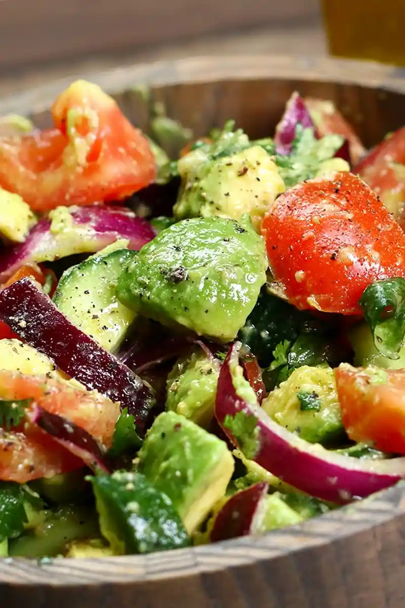Frischer Gurken-Tomaten-Avocado-Salat 3 Recipe image