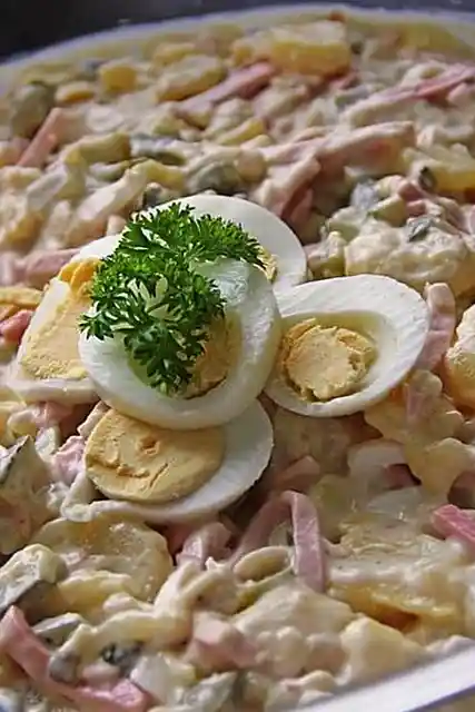 Klassischer deutscher Kartoffelsalat mit Mayonnaise 3 Recipe image