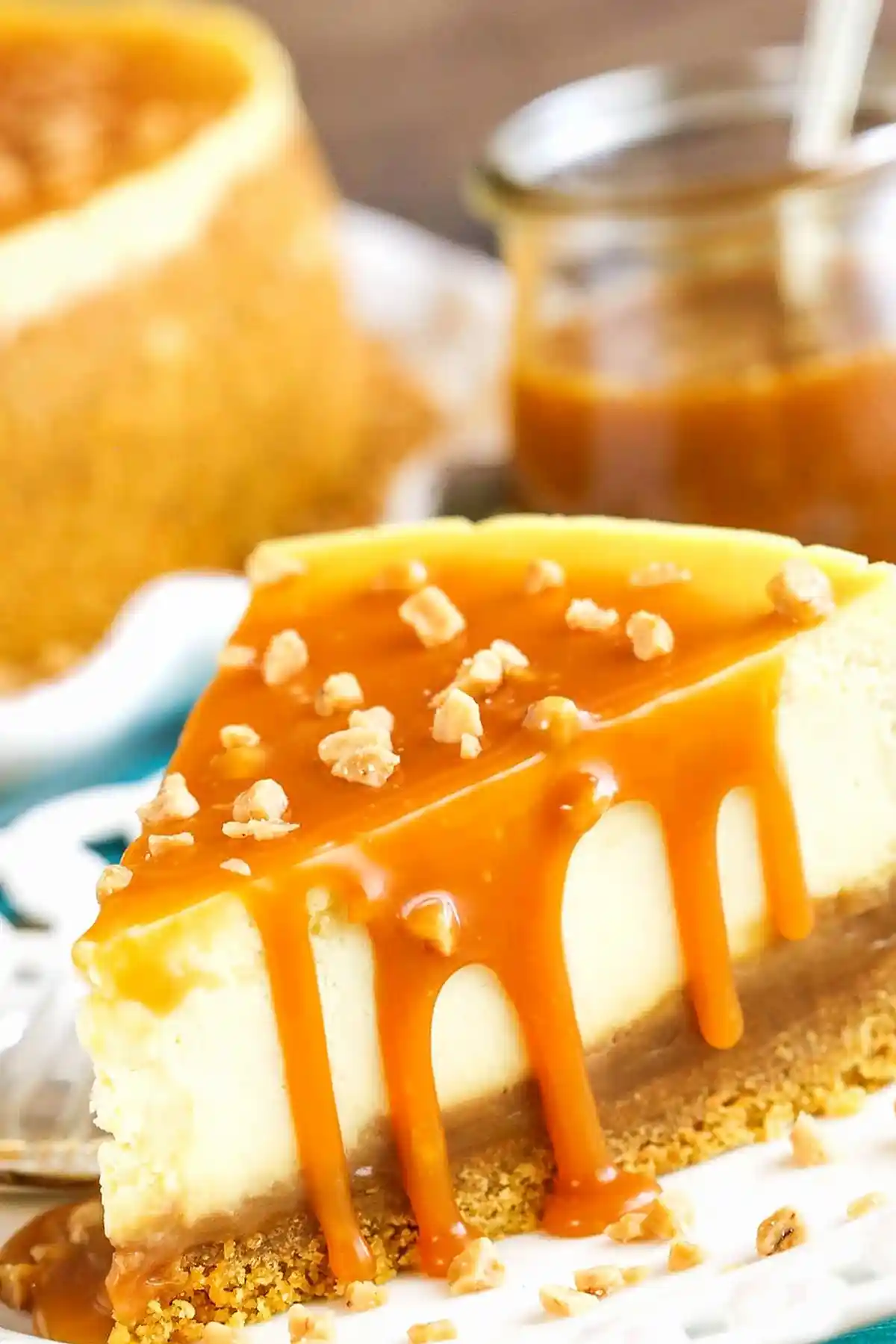 Kremiger Salted Caramel Cheesecake mit Toffee-Stückchen 3 Recipe image