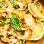 Schnelle Thai-Hühnercurry-Suppe mit Kokosmilch