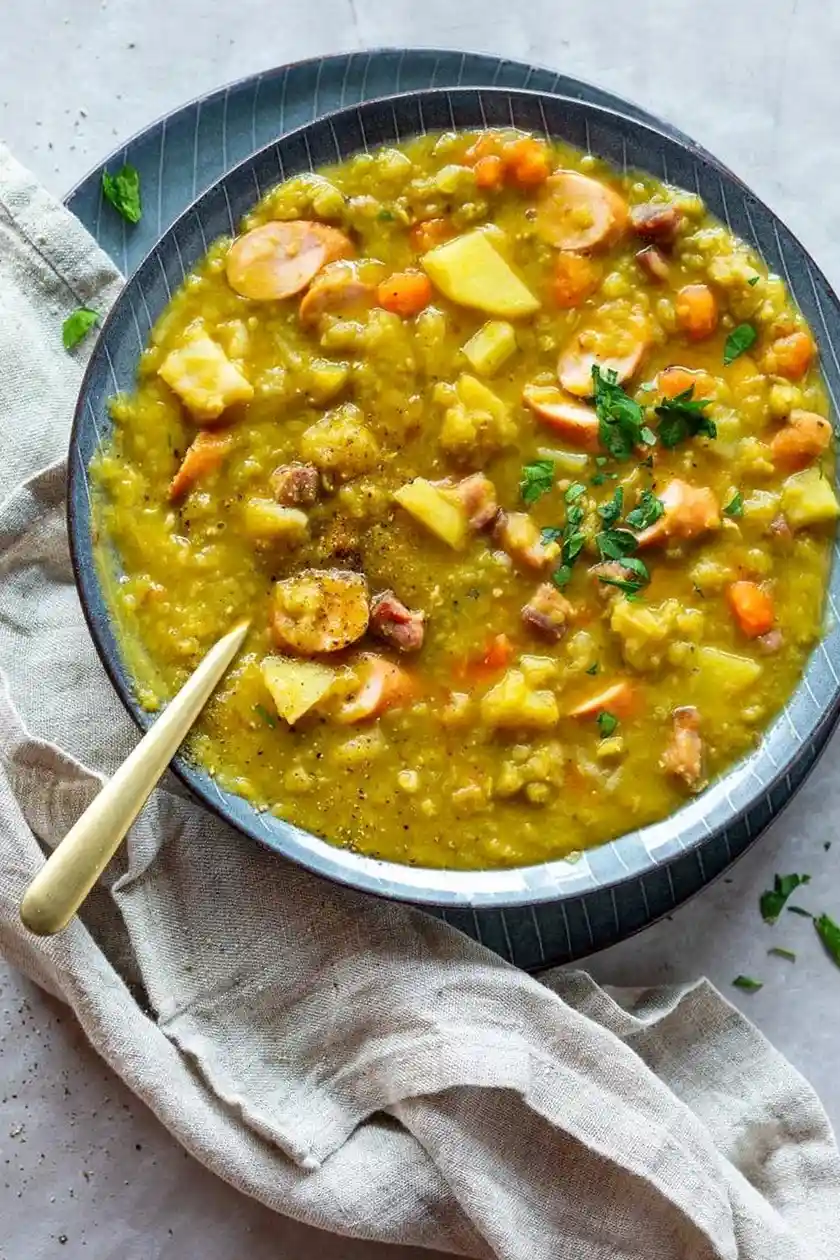 Klassischer Erbseneintopf nach traditioneller Art 3 Recipe image