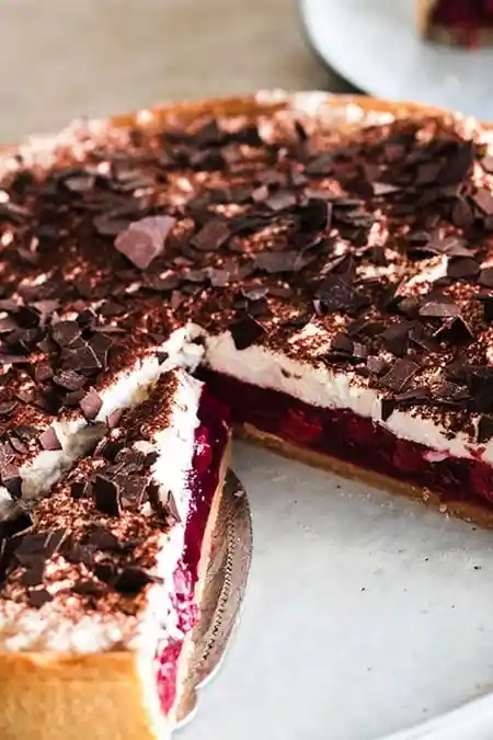 Feuerwehrkuchen: Klassischer Kirschkuchen mit Sahnehaube 3 Recipe image
