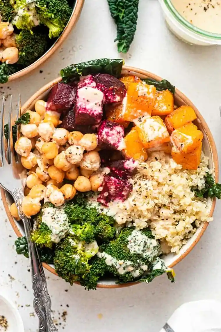 Winterliche Quinoa-Buddha-Bowls mit Tahini-Miso-Dressing 3 Recipe image