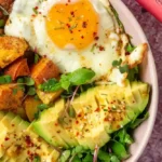 Farbenfrohe Kartoffel Bowl mit Avocado und Ei 4 Farbenfrohe Kartoffel Bowl mit Avocado und Ei