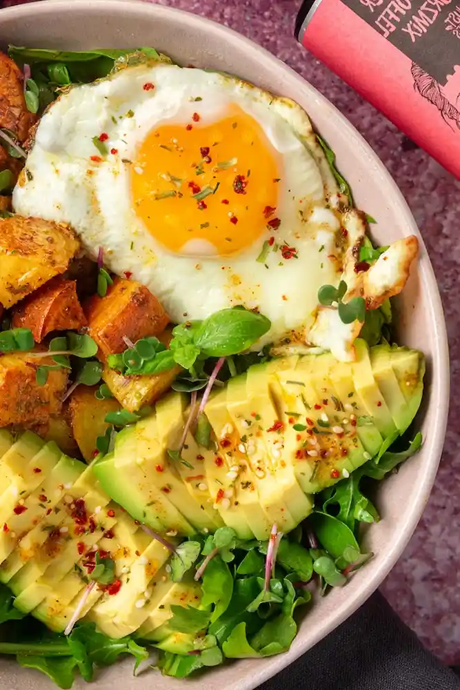 Farbenfrohe Kartoffel Bowl mit Avocado und Ei 3 Recipe image