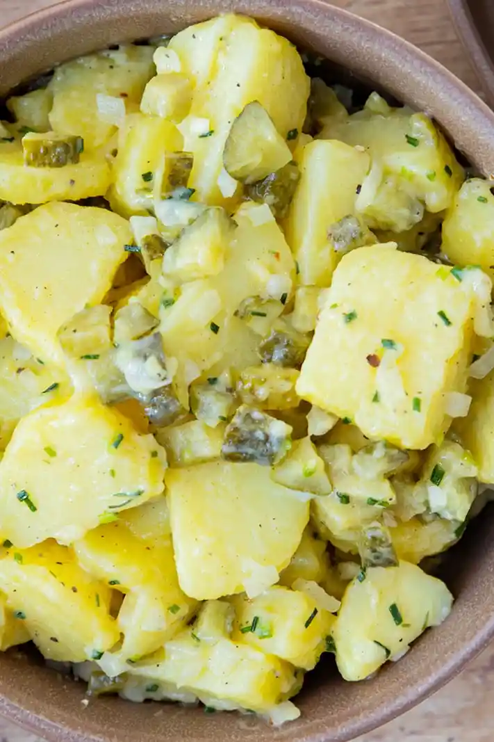 Herzhafter Kartoffelsalat mit Essig, Öl und Gurken 3 Recipe image