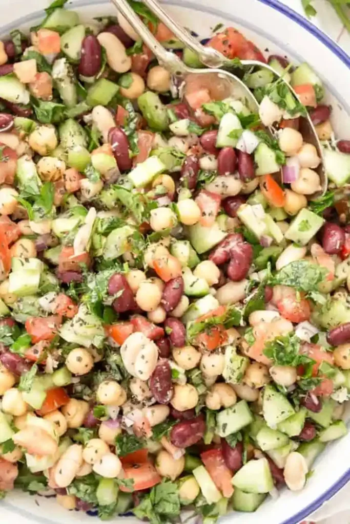 Mediterraner Bohnensalat mit Zitronen-Vinaigrette
