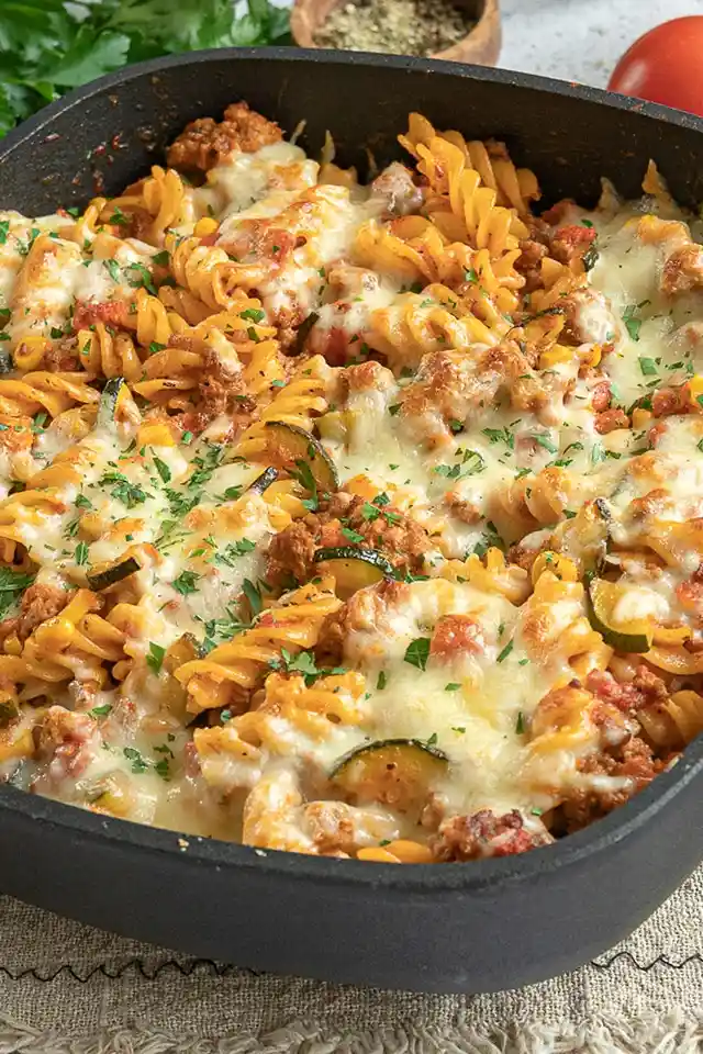 Herzhafter Nudelauflauf mit Rinderhackfleisch und Zucchini 3 Recipe image