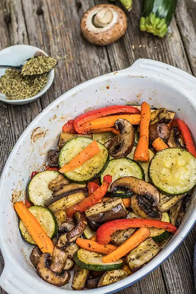 Farbenfrohes Ofengemüse: Einfach und gesund zubereitet 3 Recipe image