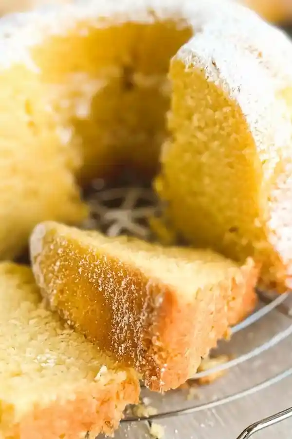 Saftiger Eierlikörkuchen nach Großmutters Art 3 Recipe image