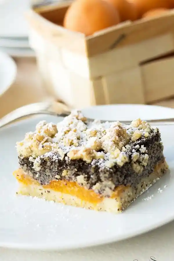 Saftige Mohn-Aprikosen-Schnitten mit Streuseln 3 Recipe image