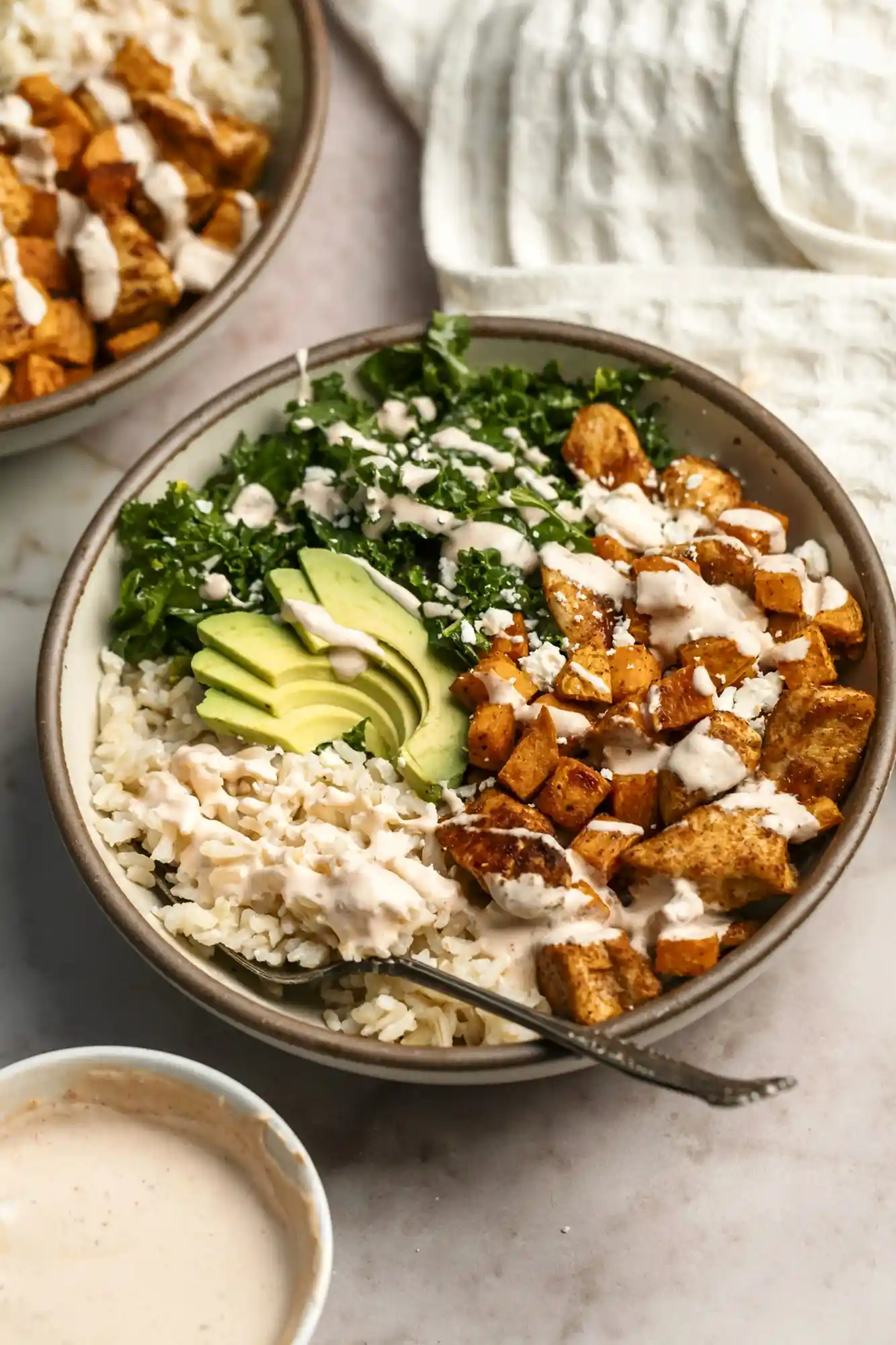 Geröstete Hähnchen- und Süßkartoffel-Bowls mit Chipotle-Sauce 3 Recipe image