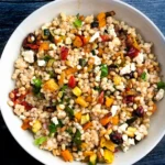 Gerösteter Gemüse-Couscous-Salat mit Zitronen-Vinaigrette 4 Gerösteter Gemüse-Couscous-Salat mit Zitronen-Vinaigrette