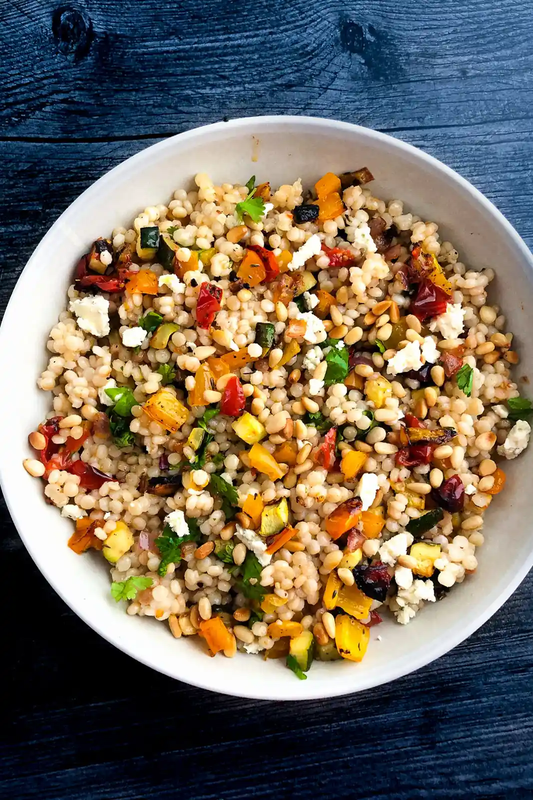 Gerösteter Gemüse-Couscous-Salat mit Zitronen-Vinaigrette 3 Recipe image