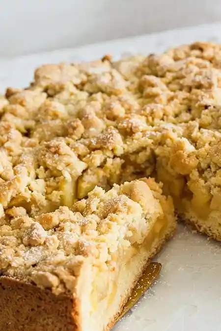 Saftiger Apfel-Streuselkuchen mit Mürbeteig 3 Recipe image