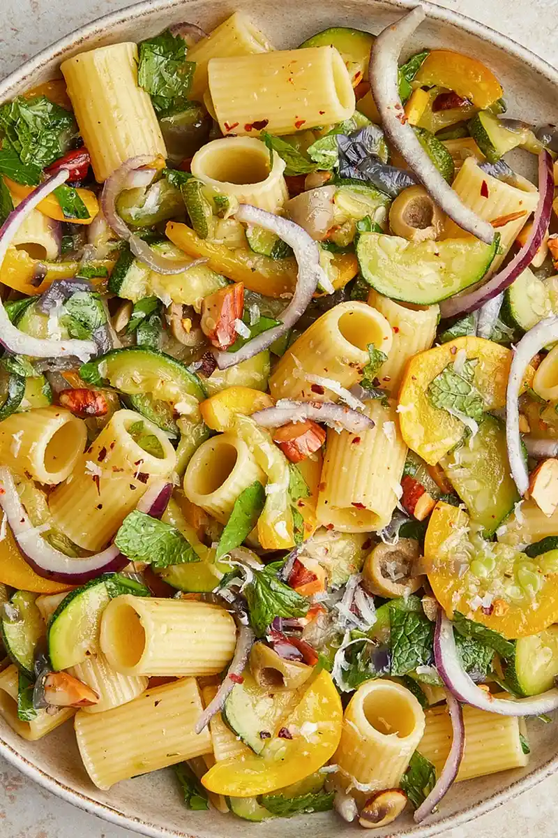 Sommerlicher Nudelsalat mit Zucchini 3 Recipe image