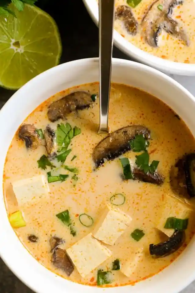 Thai Kokos-Suppe mit Tofu und Pilzen 3 Recipe image
