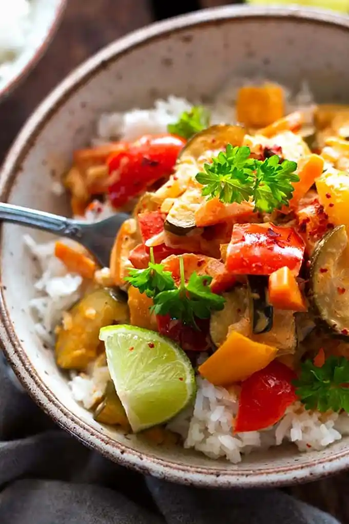 Schnelles Thai-Gemüse-Curry mit Kokosmilch 3 Recipe image