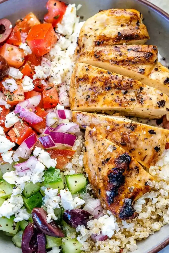 Gesunde Griechische Hähnchen-Bowl mit Quinoa