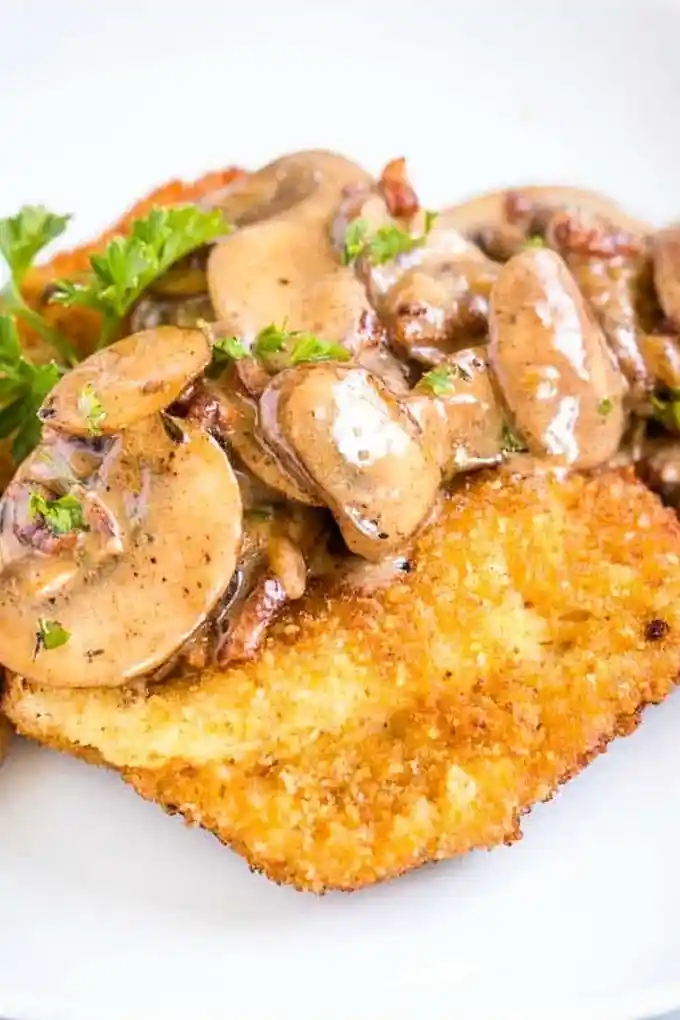 Traditionelles Jägerschnitzel mit Champignon-Rahmsauce 3 Recipe image