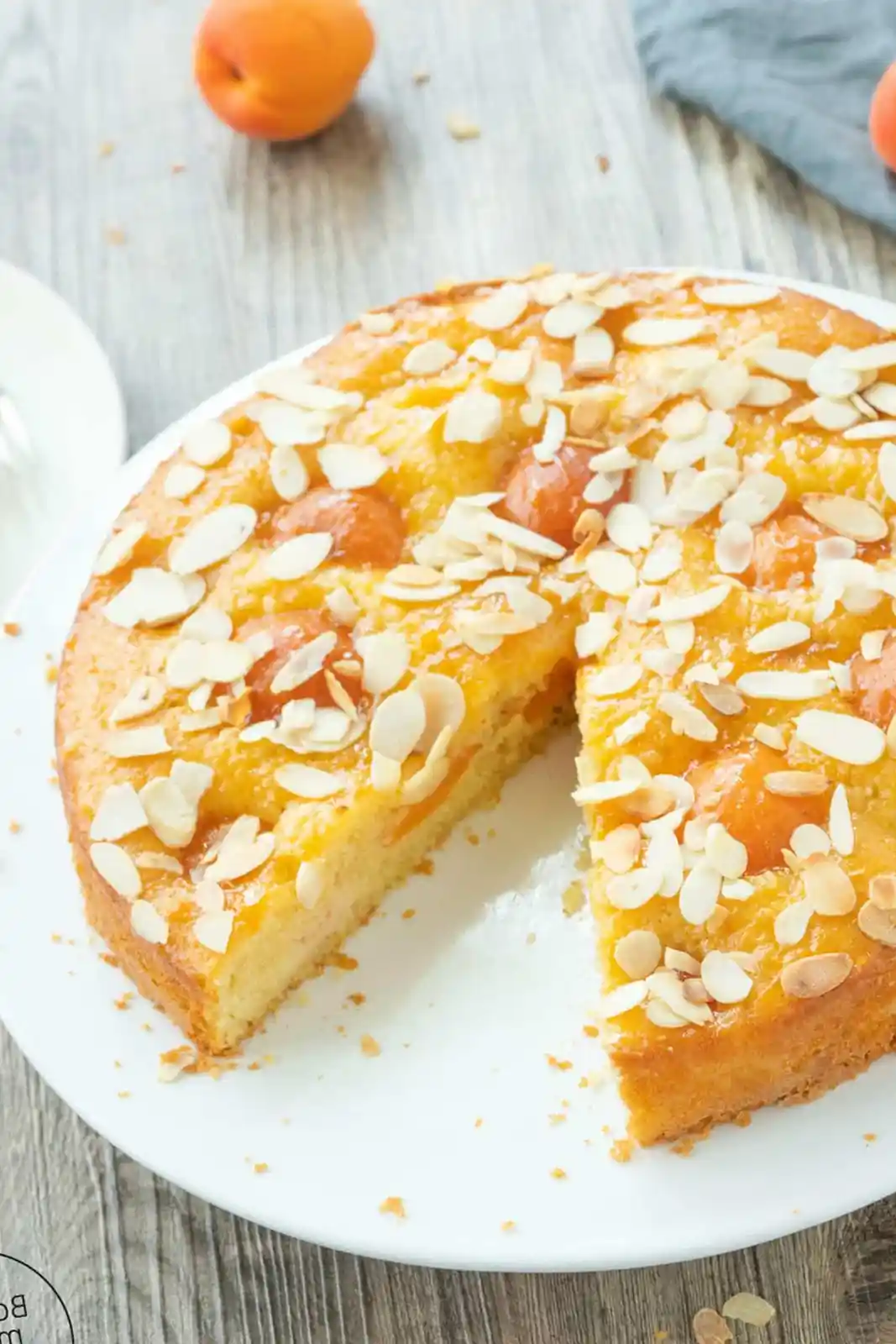 Saftiger Aprikosenkuchen mit Mandeln 3 Saftiger Aprikosenkuchen mit Mandeln