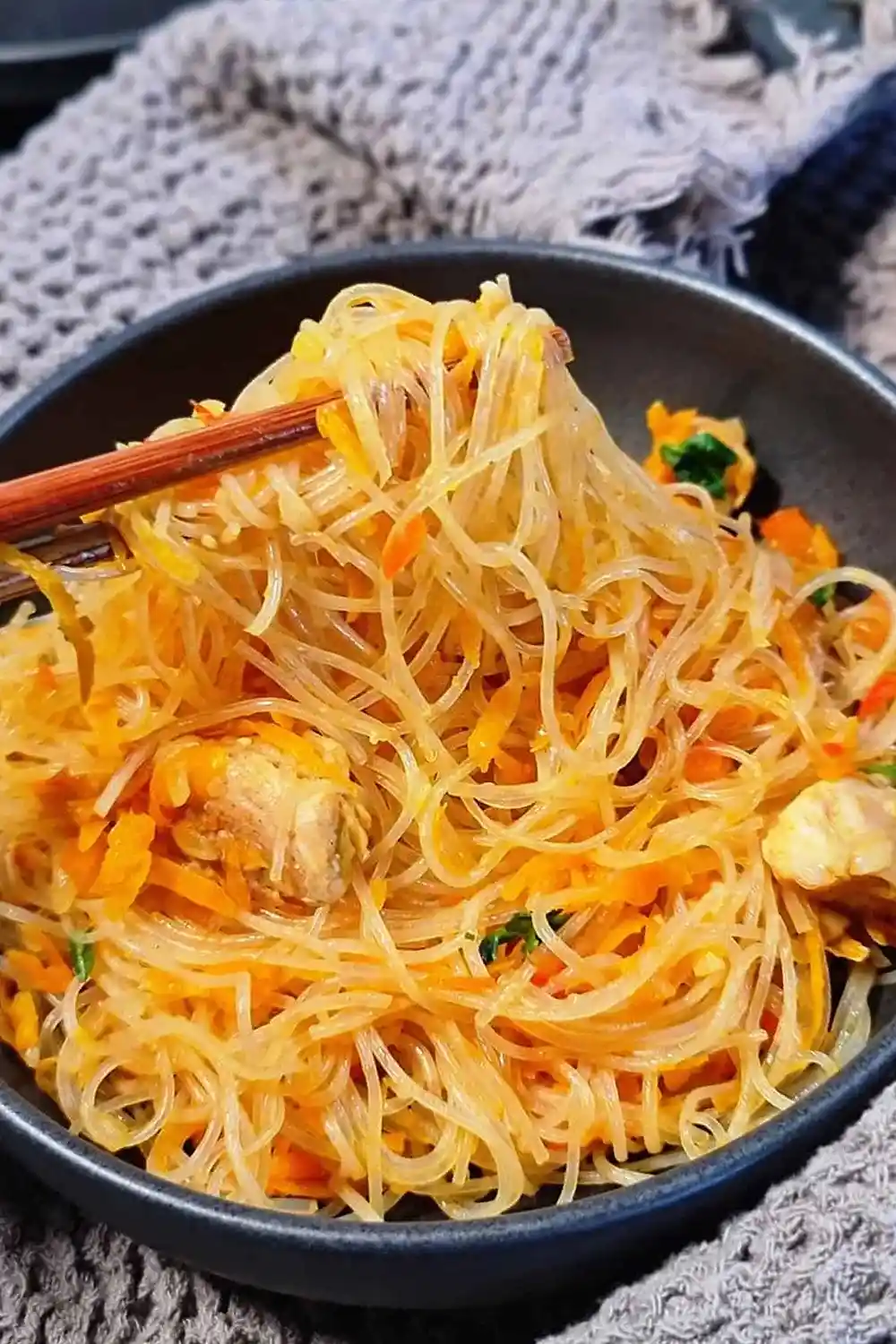 Asiatischer Glasnudelsalat mit Gemüse und Fleisch 3 Recipe image