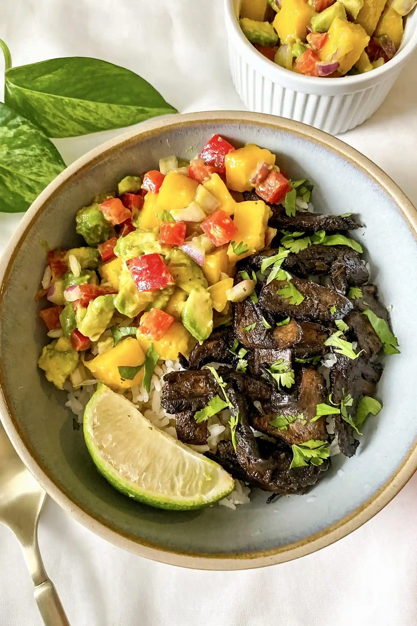 Würzige Jerk-Pilze mit Mango-Salsa und Kokosreis 3 Recipe image
