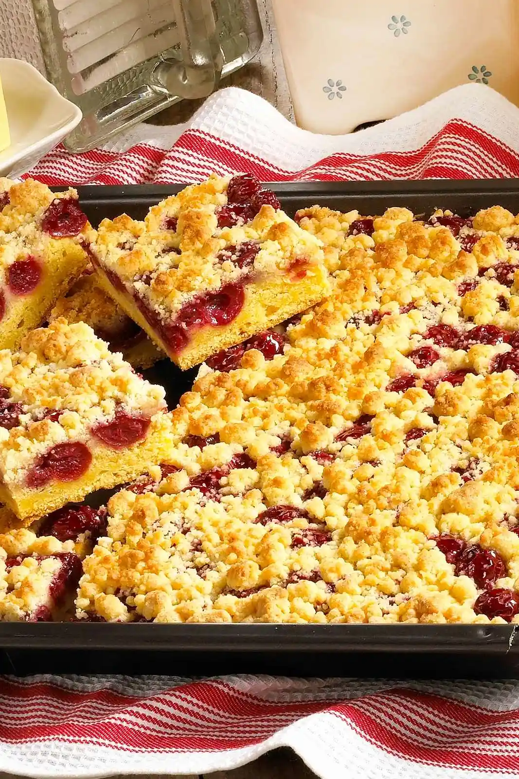 Kirsch-Streuselkuchen vom Blech - nach Omas Rezept 3 Kirsch-Streuselkuchen vom Blech - nach Omas Rezept