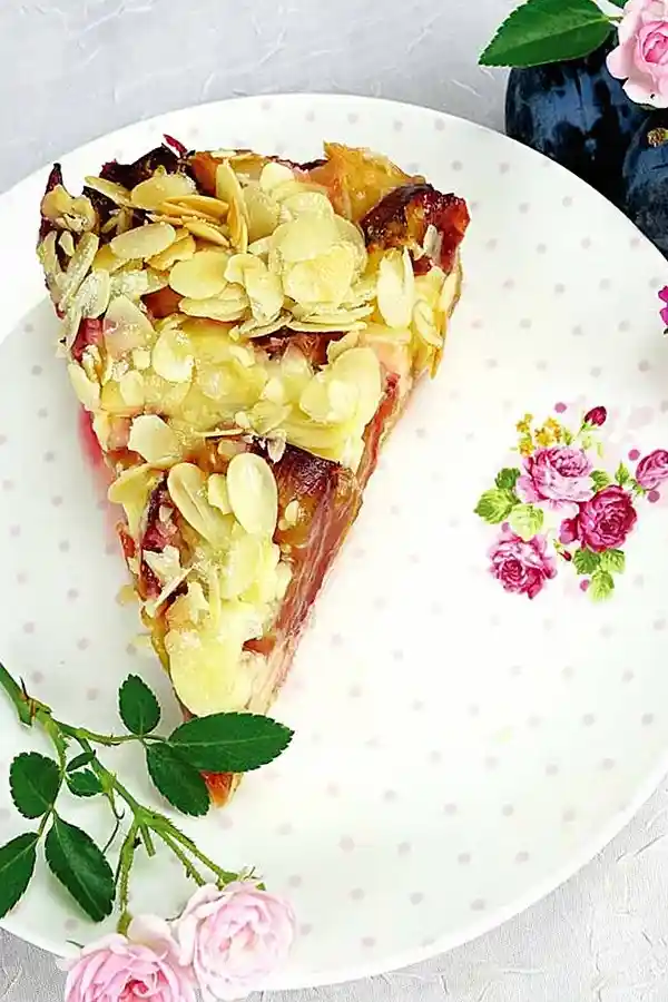 Zwetschgenkuchen mit Pudding, Mürbteig und Mandelkruste 3 Zwetschgenkuchen mit Pudding, Mürbteig und Mandelkruste