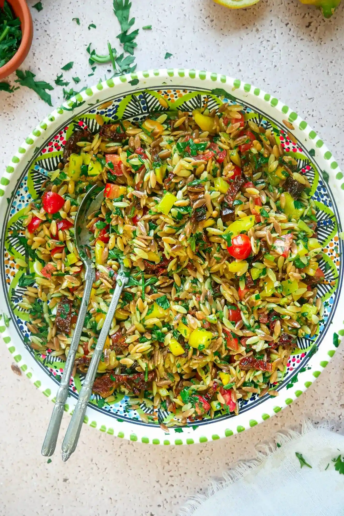 Mediterraner Orzo-Pasta-Salat mit frischem Gemüse 3 Recipe image