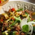 Herzhafter Kritharaki-Salat mit Rinderhackfleisch 4 Herzhafter Kritharaki-Salat mit Rinderhackfleisch