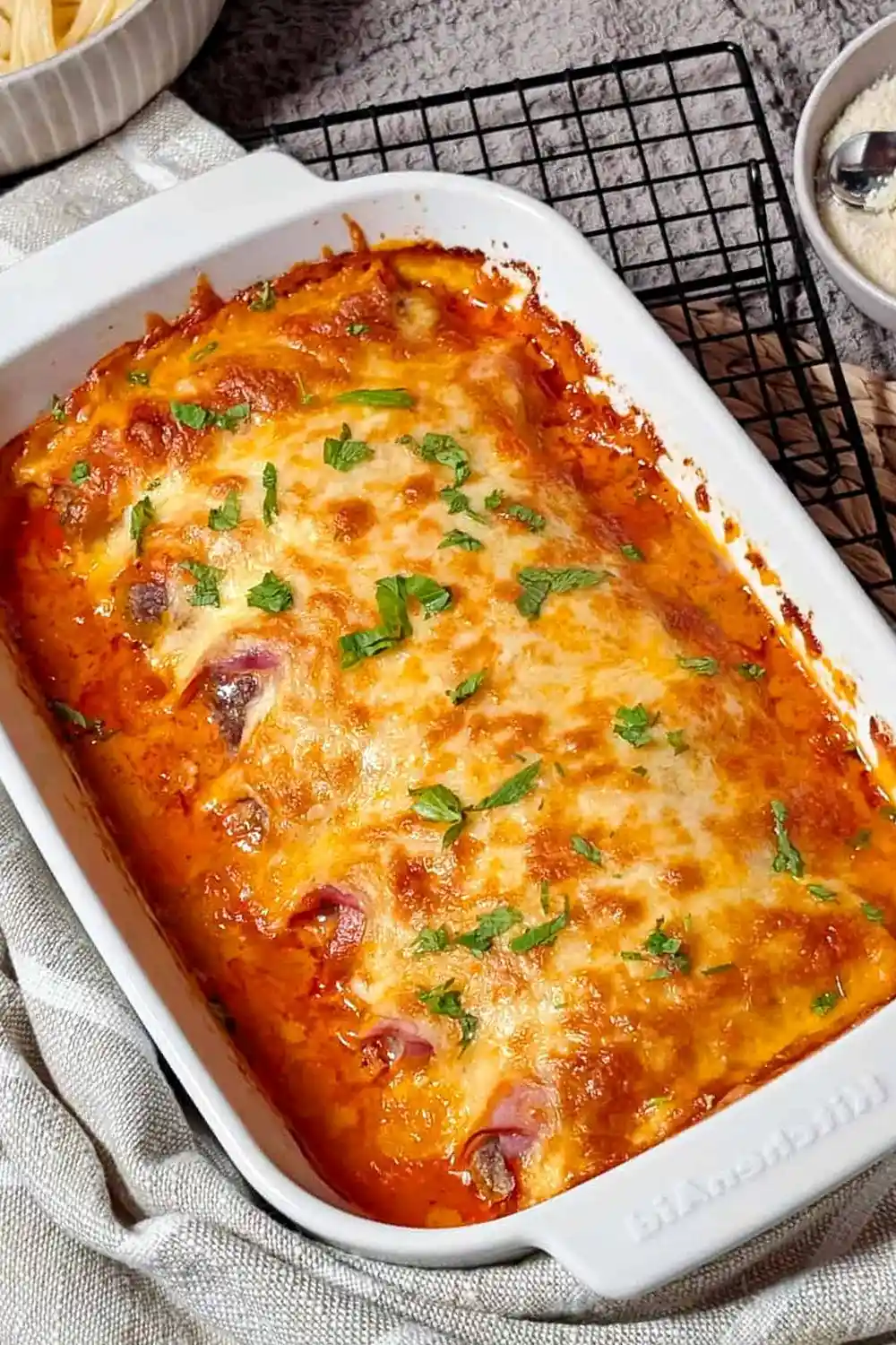Überbackene Hackfleisch-Röllchen mit Geflügelschinken in Tomatensoße 3 Recipe image