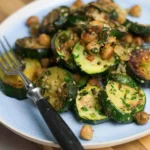 Schnelle Zucchini-Pfanne mit Kichererbsen 4 Schnelle Zucchini-Pfanne mit Kichererbsen