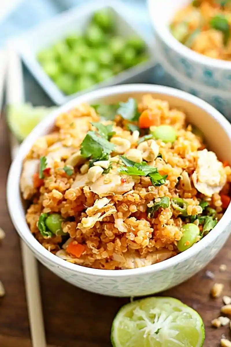 Thai-Hähnchen-Quinoa-Bowls mit cremiger Erdnusssauce 3 Recipe image