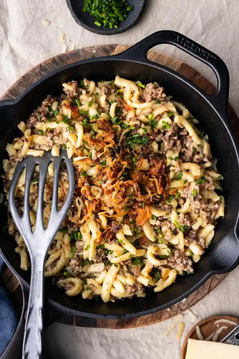 Herzhafte Spätzlepfanne mit Rinderhackfleisch und Käse 3 Recipe image