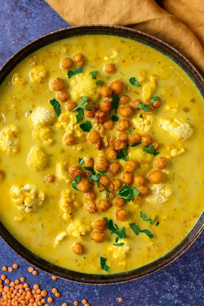 Wärmende Linsensuppe mit Blumenkohl und knusprigem Kichererbsentopping 3 Wärmende Linsensuppe mit Blumenkohl und knusprigem Kichererbsentopping